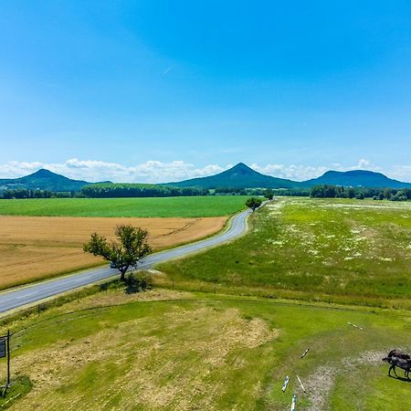 Gyulavezer Lovasbirodalma Gyulakeszi Dış mekan fotoğraf